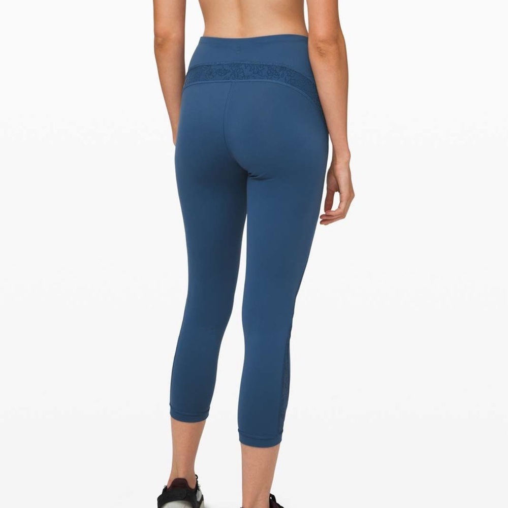 Lululemon Wunder Under Crop High Rise Everlux floral blue leggings